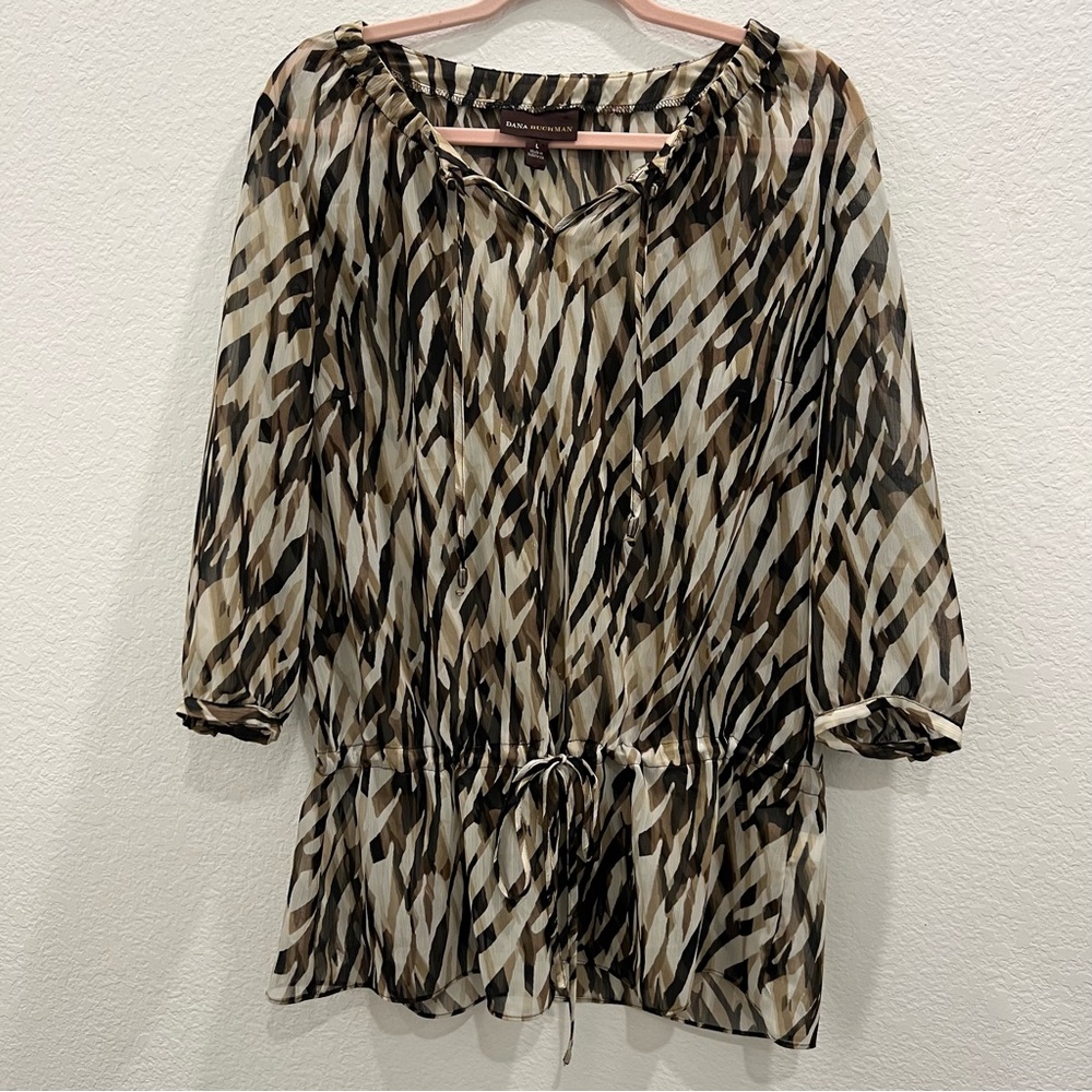 DANA BUCHMAN BLOUSE, NEUTRAL PRINT SIZE L
